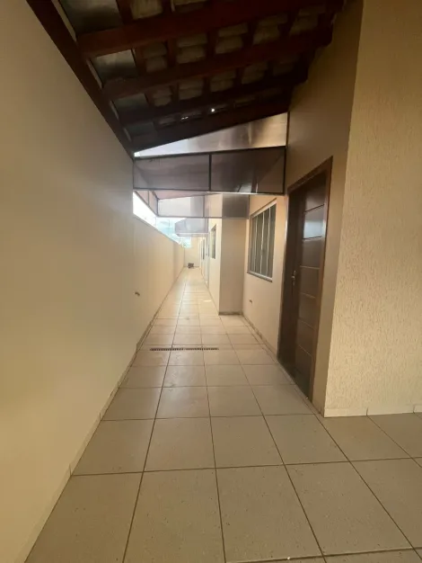 Alugar Residenciais / Casas em Santa Cruz do Rio Pardo R$ 1.900,00 - Foto 3