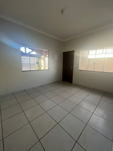 Alugar Residenciais / Casas em Santa Cruz do Rio Pardo R$ 1.900,00 - Foto 4