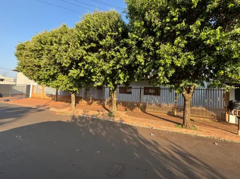 Alugar Residenciais / Casas em Santa Cruz do Rio Pardo R$ 3.700,00 - Foto 2