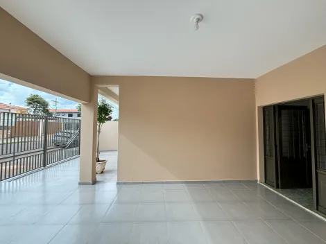 Alugar Residenciais / Casas em Santa Cruz do Rio Pardo R$ 2.300,00 - Foto 3