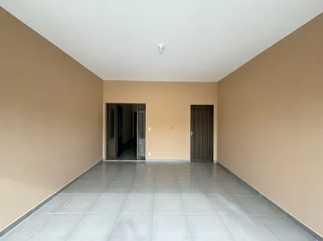 Alugar Residenciais / Casas em Santa Cruz do Rio Pardo R$ 2.300,00 - Foto 4