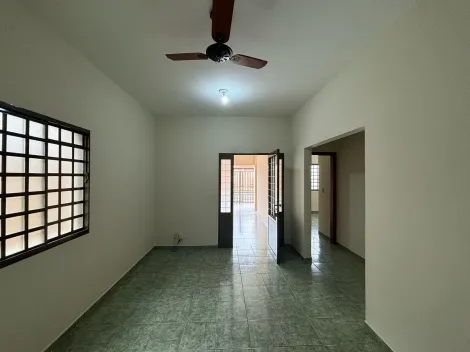 Alugar Residenciais / Casas em Santa Cruz do Rio Pardo R$ 2.300,00 - Foto 6