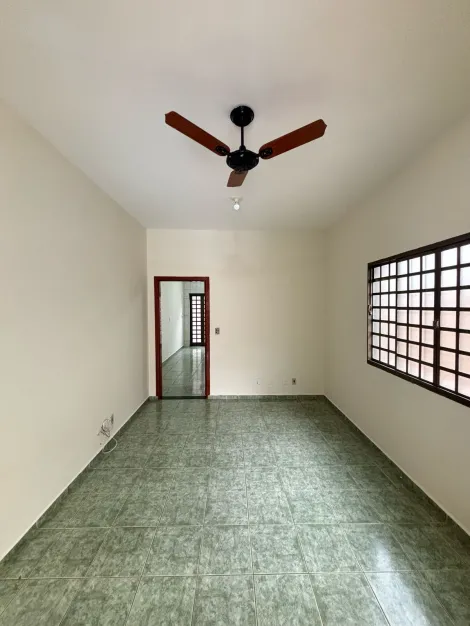 Alugar Residenciais / Casas em Santa Cruz do Rio Pardo R$ 2.300,00 - Foto 8