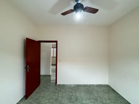 Alugar Residenciais / Casas em Santa Cruz do Rio Pardo R$ 2.300,00 - Foto 11