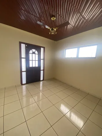 Alugar Residenciais / Casas em Santa Cruz do Rio Pardo R$ 1.800,00 - Foto 5