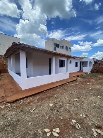 Alugar Residenciais / Casas em Santa Cruz do Rio Pardo R$ 800,00 - Foto 3