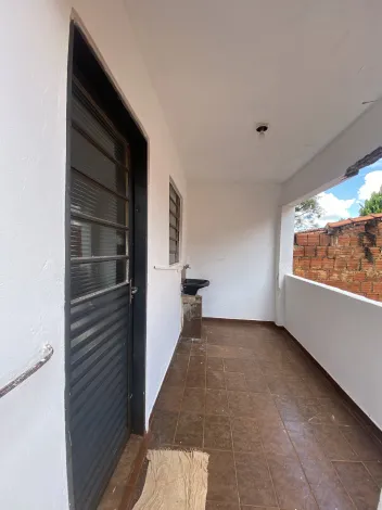 Alugar Residenciais / Casas em Santa Cruz do Rio Pardo R$ 800,00 - Foto 4