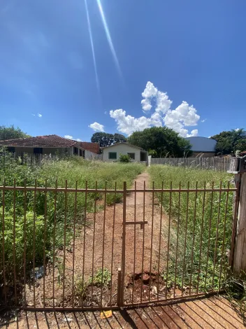 Alugar Residenciais / Casas em Santa Cruz do Rio Pardo. apenas R$ 850,00