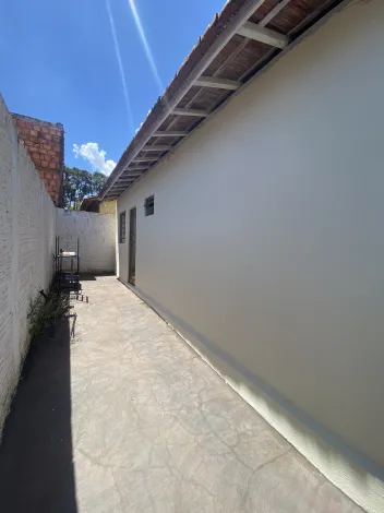 Alugar Residenciais / Casas em Santa Cruz do Rio Pardo R$ 850,00 - Foto 3