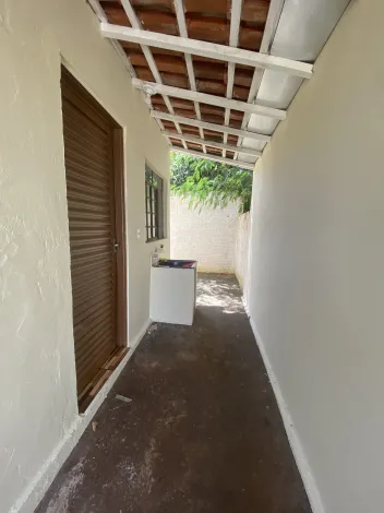 Alugar Residenciais / Casas em Santa Cruz do Rio Pardo R$ 850,00 - Foto 4