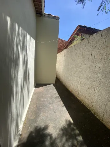 Alugar Residenciais / Casas em Santa Cruz do Rio Pardo R$ 850,00 - Foto 5