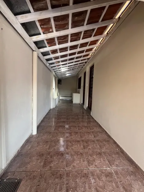 Alugar Residenciais / Casas em Santa Cruz do Rio Pardo R$ 1.100,00 - Foto 3