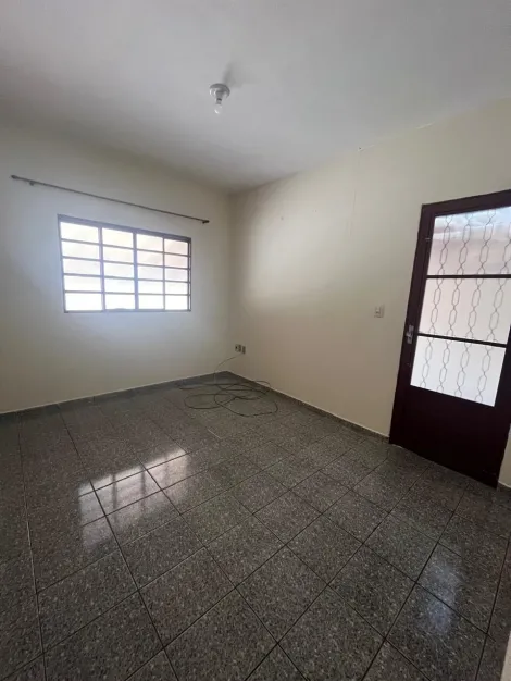 Alugar Residenciais / Casas em Santa Cruz do Rio Pardo R$ 1.100,00 - Foto 6