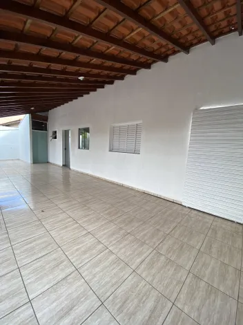 Alugar Residenciais / Casas em Santa Cruz do Rio Pardo R$ 1.500,00 - Foto 3