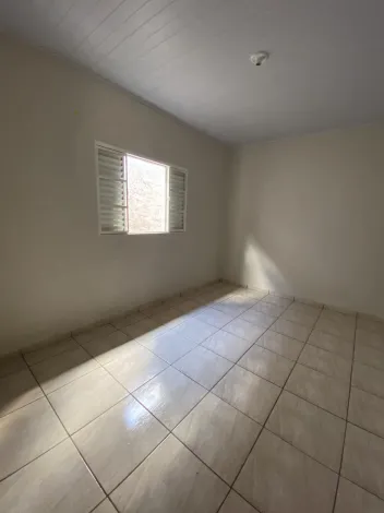 Alugar Residenciais / Casas em Santa Cruz do Rio Pardo R$ 1.500,00 - Foto 6